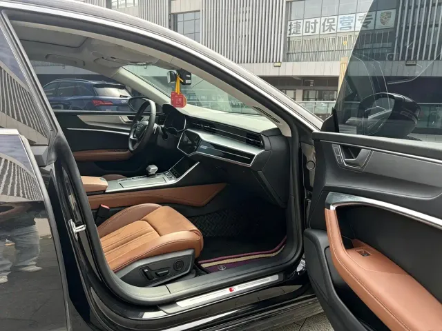 Audi A7L — Фото автомобиля 9