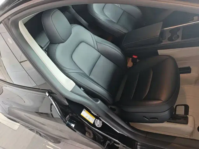 Tesla Model Y — Фото автомобиля 24