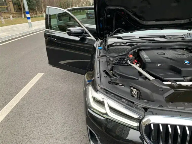 BMW 5 Series — Фото автомобиля 19
