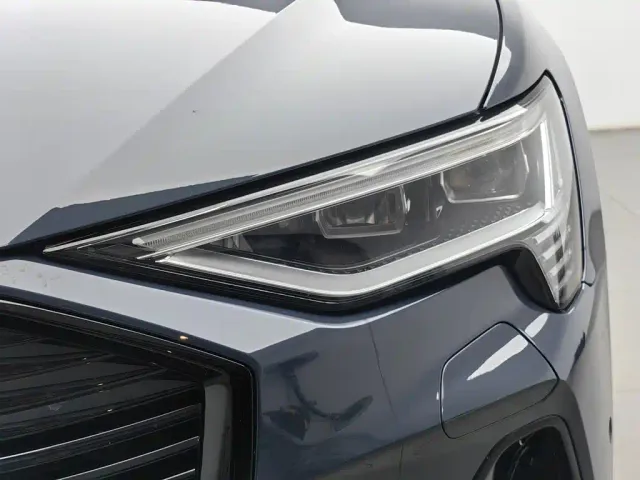 Audi e-tron — Фото автомобиля 7