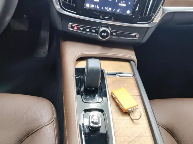 Volvo S90 — Фото автомобиля 16
