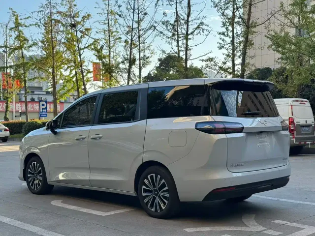 Wuling Starlight 730 — Фото автомобиля 9