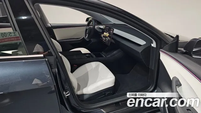 Tesla Model 3 — Фото автомобиля 10