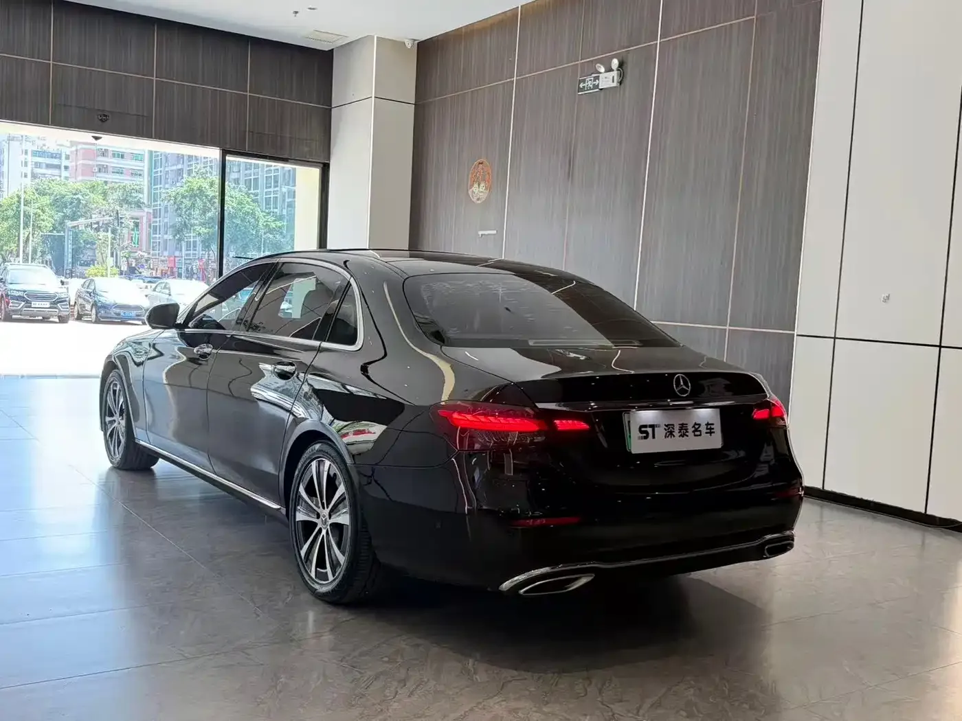 Mercedes-Benz Mercedes-Benz E-Class New Energy 2022 E 350 e L Plug-in Hybrid Sedan — Фото автомобиля 6