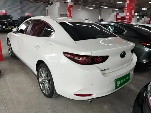 Mazda Axela — Фото автомобиля 4