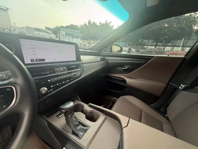 Lexus ES — Фото автомобиля 13