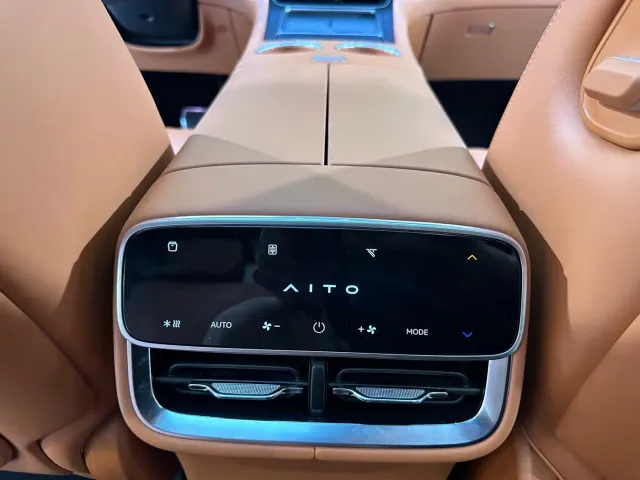 Aito M7 — Фото автомобиля 8