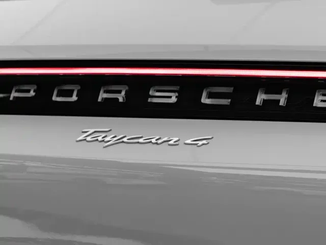 Porsche Taycan — Фото автомобиля 13