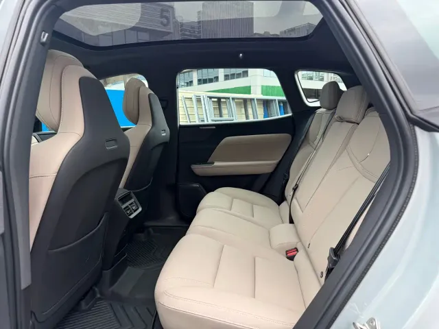 Volvo XC70 Plug-in Hybrid — Фото автомобиля 5