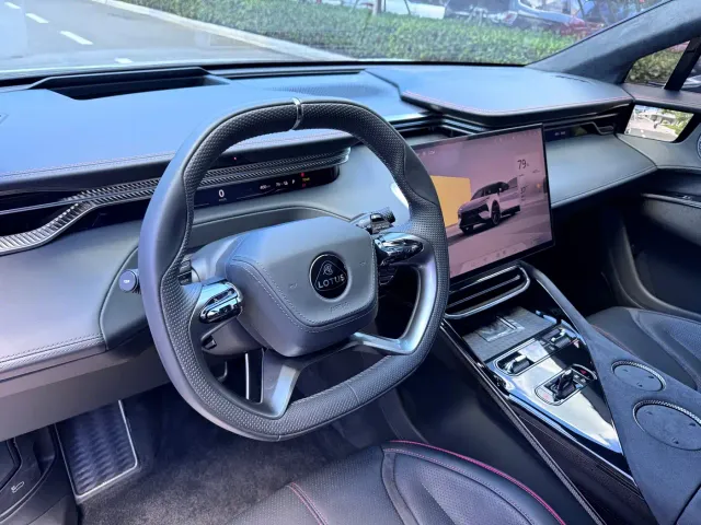 Lotus Eletre — Фото автомобиля 13