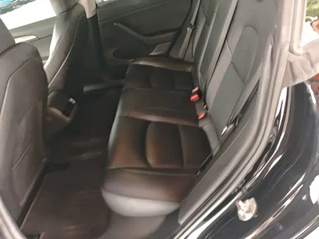Tesla Model 3 — Фото автомобиля 16