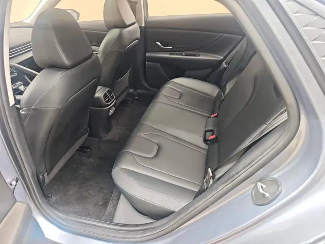 Hyundai Elantra — Фото автомобиля 10