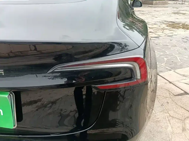 Tesla Model 3 — Фото автомобиля 7