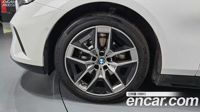 BMW 5 Series G60 — Фото автомобиля 5