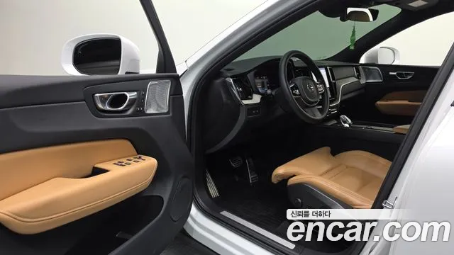 Volvo XC60 2nd Gen — Фото автомобиля 15