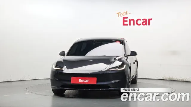 Tesla Model 3 — Фото автомобиля 3