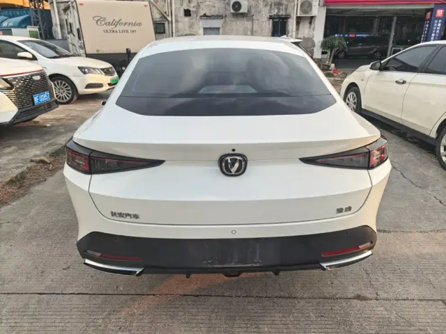 Changan Eado — Фото автомобиля 9
