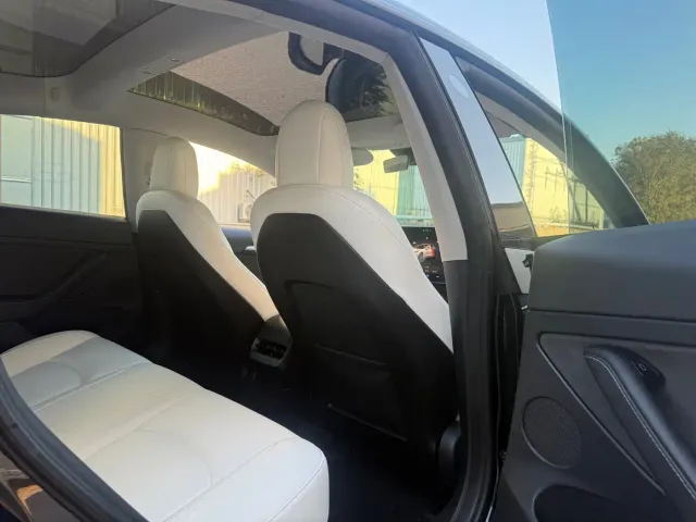 Tesla Model 3 — Фото автомобиля 9