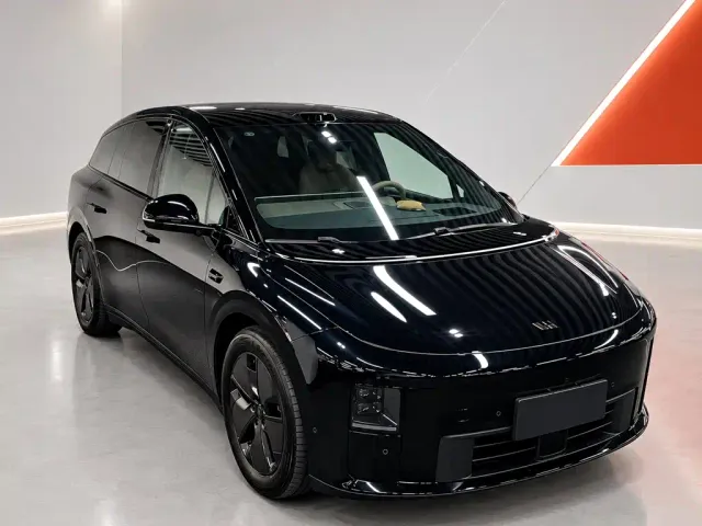 Li Auto i6 — Фото автомобиля 3