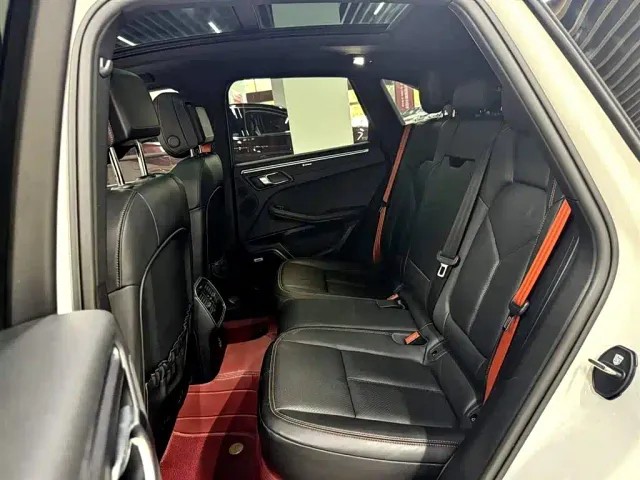 Porsche Macan — Фото автомобиля 12