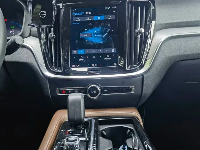 Volvo S60 Plug-in Hybrid — Фото автомобиля 19