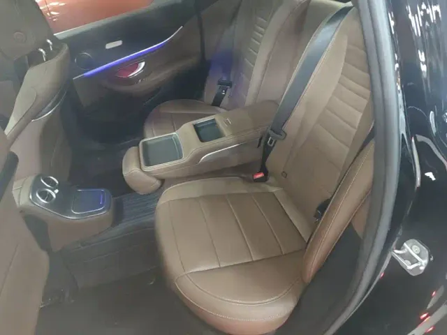 Mercedes-Benz E-Class — Фото автомобиля 16