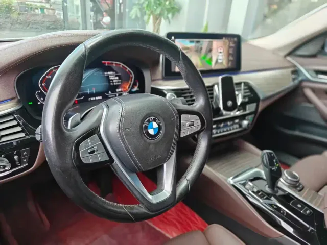 BMW 5 Series — Фото автомобиля 11