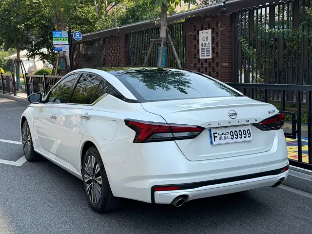 Nissan Teana — Фото автомобиля 4
