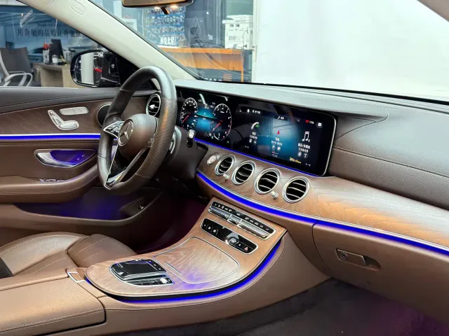 Mercedes-Benz E-Class — Фото автомобиля 15