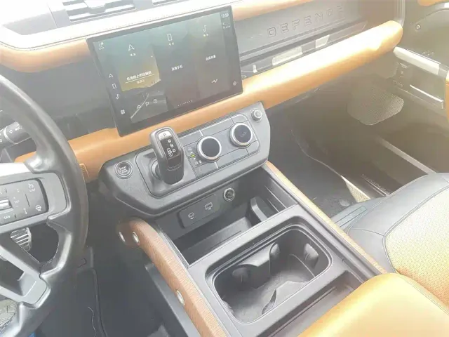 Land Rover Defender — Фото автомобиля 24