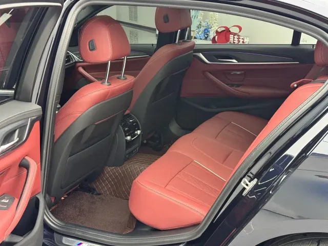 BMW 5 Series — Фото автомобиля 13