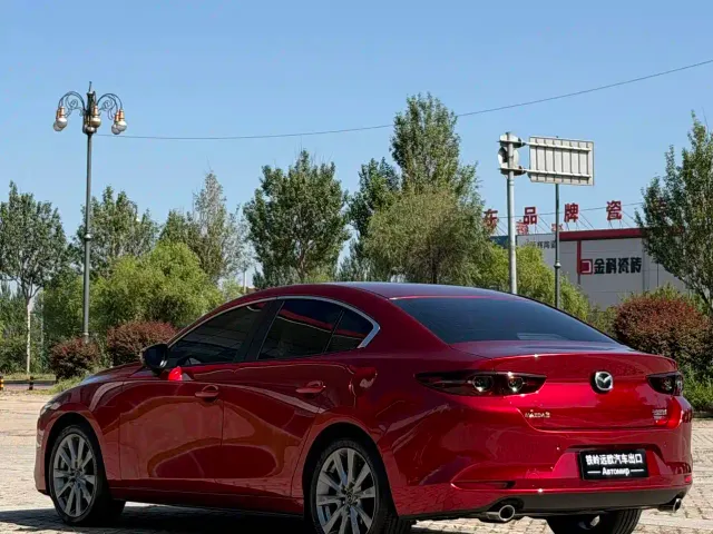 Mazda Axela — Фото автомобиля 4