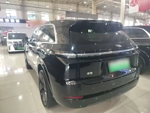 Li Auto L7 — Фото автомобиля 4