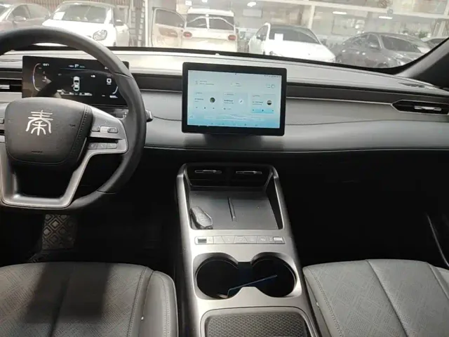 BYD Qin PLUS — Фото автомобиля 12