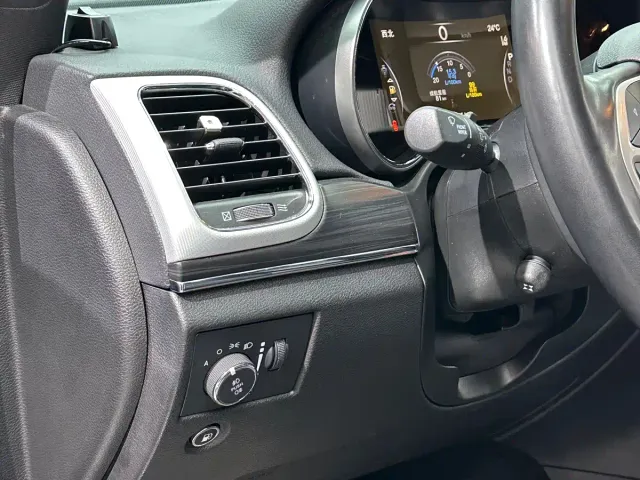 Jeep Grand Cherokee — Фото автомобиля 13