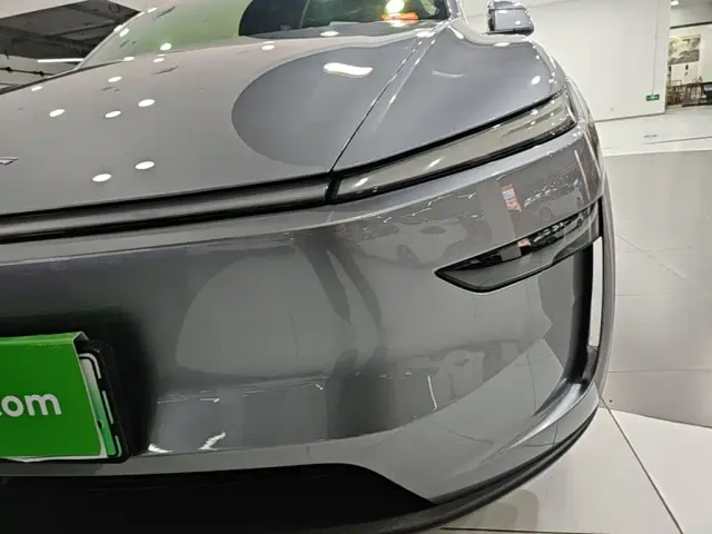 Tesla Model Y — Фото автомобиля 23