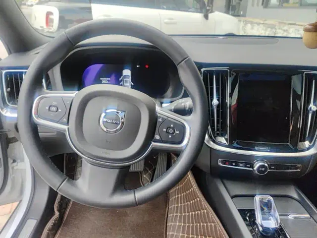 Volvo S60 — Фото автомобиля 15