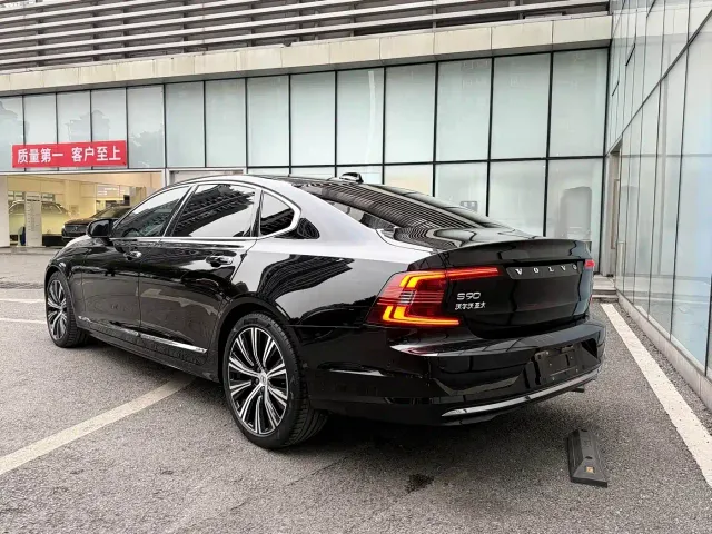 Volvo S90 — Фото автомобиля 5