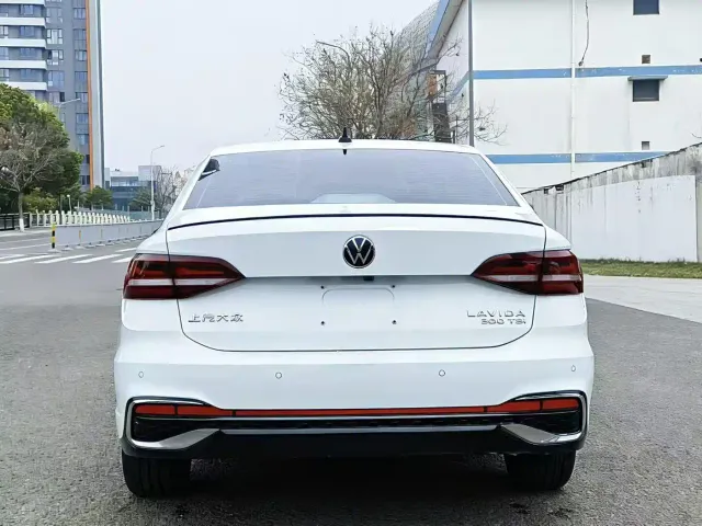 Volkswagen Lavida — Фото автомобиля 8