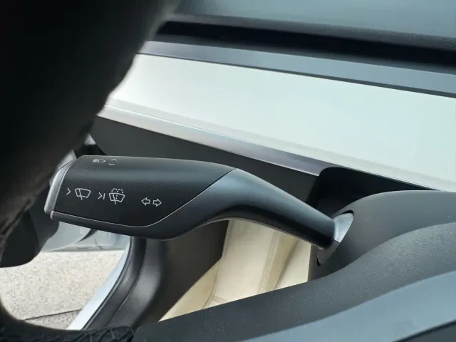 Tesla Model 3 — Фото автомобиля 23