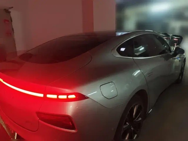 Xpeng P7 — Фото автомобиля 4