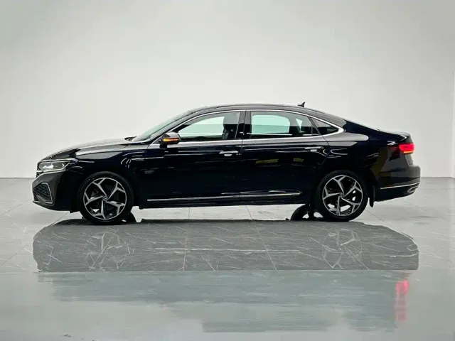 Volkswagen Passat — Фото автомобиля 3