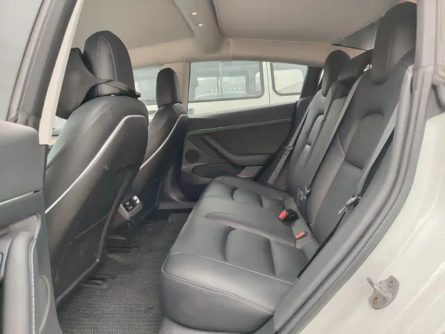 Tesla Model 3 — Фото автомобиля 7