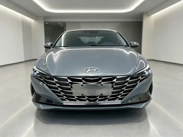 Hyundai Elantra — Фото автомобиля 2