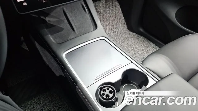 Tesla Model Y — Фото автомобиля 27