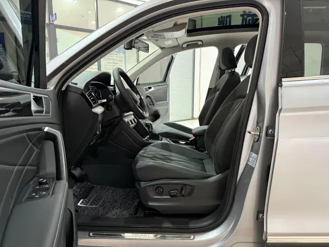 Volkswagen Tiguan L — Фото автомобиля 9