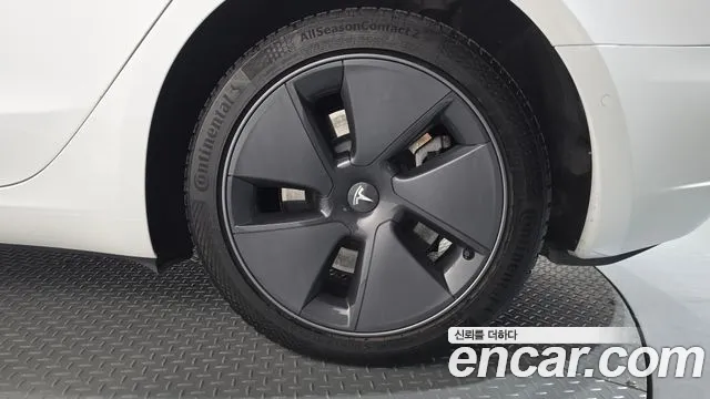 Tesla Model 3 — Фото автомобиля 6