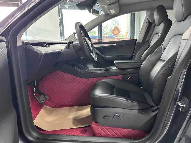 Tesla Model Y — Фото автомобиля 7