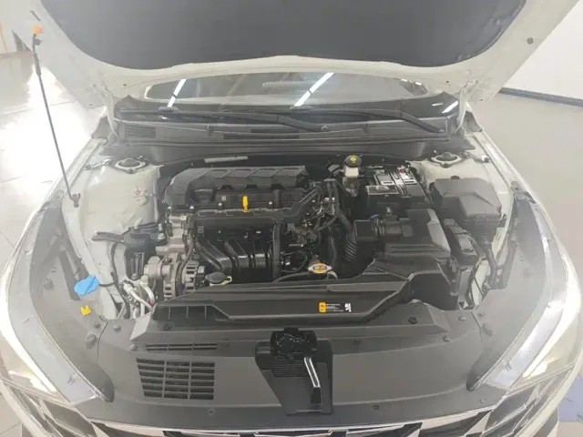 Hyundai Elantra — Фото автомобиля 10