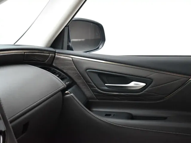 Toyota Alphard — Фото автомобиля 12